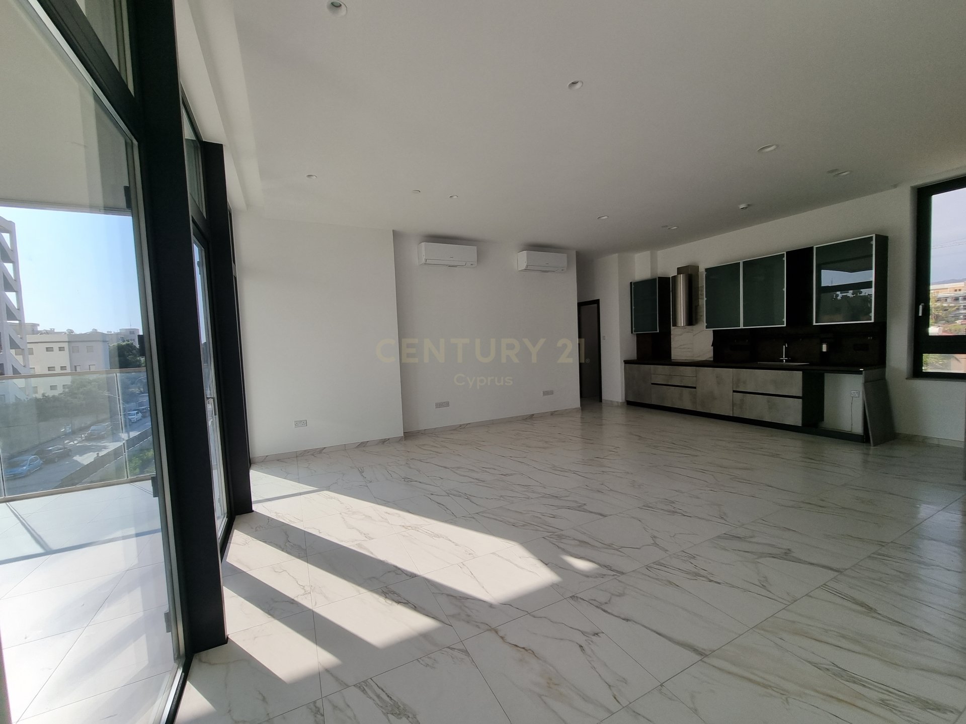3 bedrooms Apartment in Germasogeia, Limassol, Cyprus No. 6675