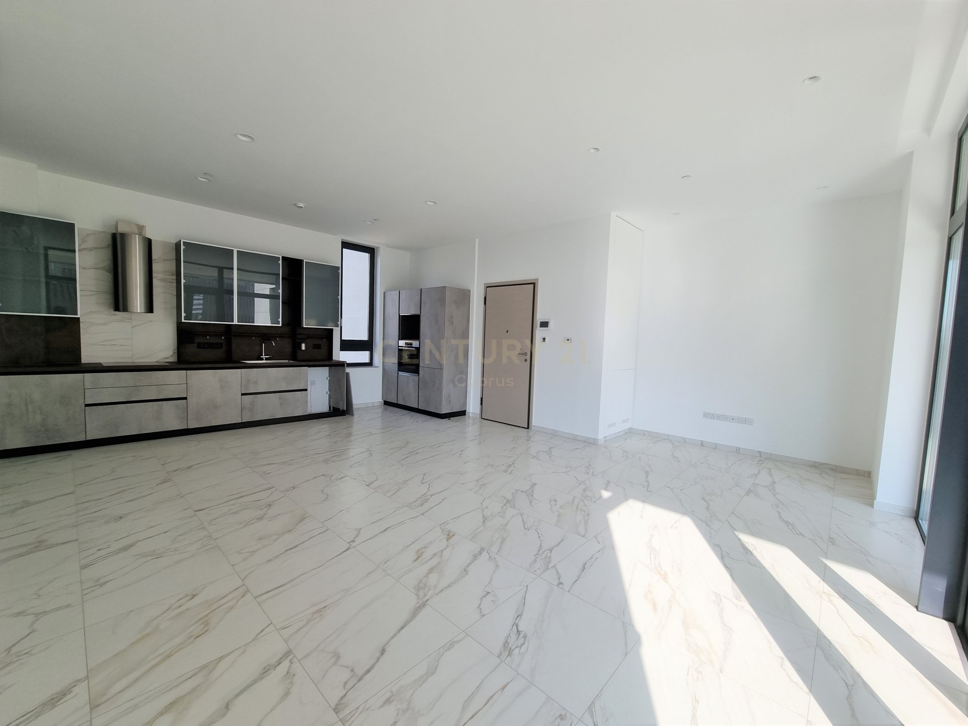 3 bedrooms Apartment in Germasogeia, Limassol, Cyprus No. 6675