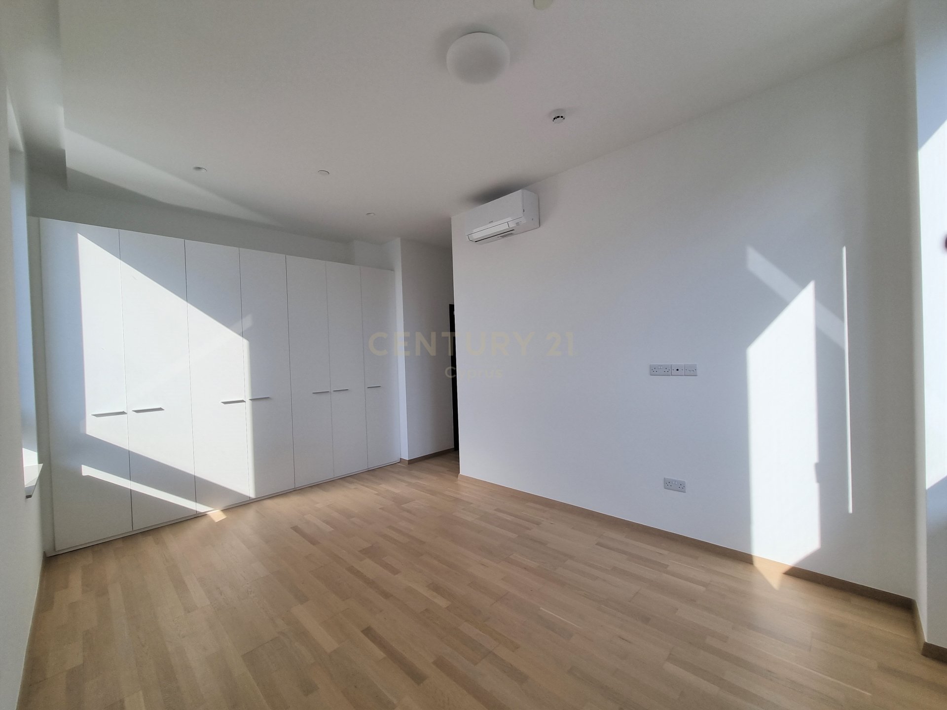 3 bedrooms Apartment in Germasogeia, Limassol, Cyprus No. 6675
