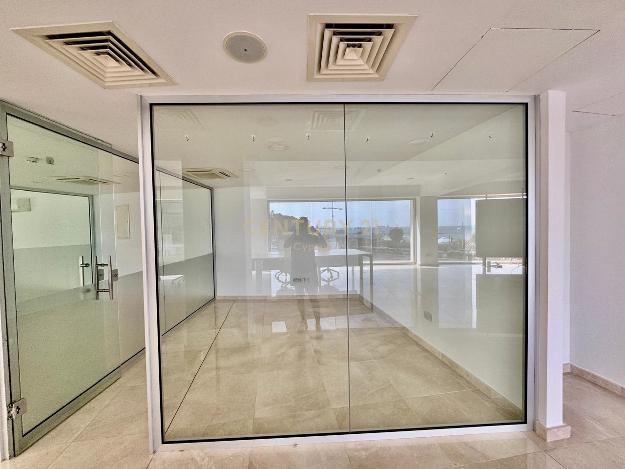 717m2 Bureau à Limassol, Chypre No. 53797
