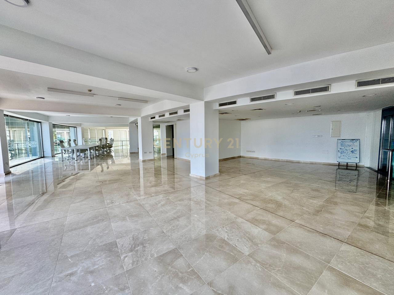 717m2 Bureau à Limassol, Chypre No. 53797