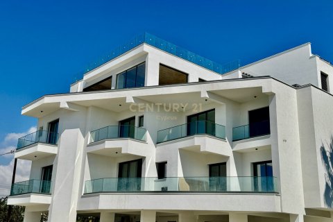 3 bedrooms Penthouse in Germasogeia, Limassol, Cyprus No. 5901