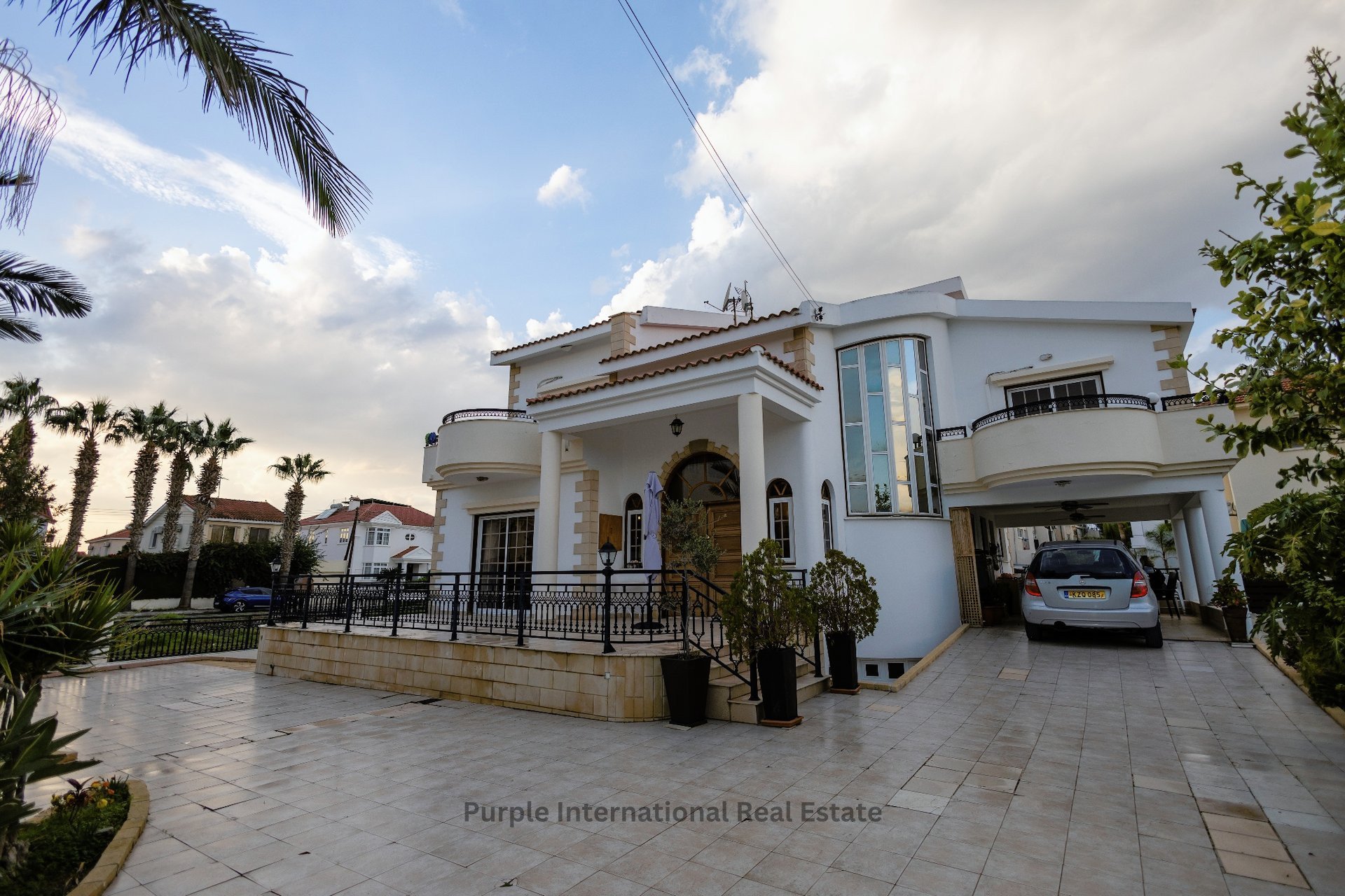 Вилла с 4 спальнями в Ларнака, Кипр № 24280