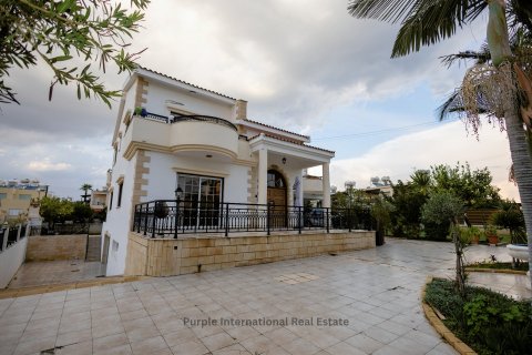 4 bedrooms Villa in Larnaka, Cyprus No. 24280