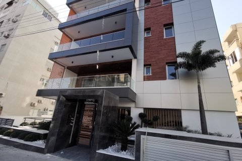 2 bedrooms Penthouse in Limassol, Cyprus No. 19140