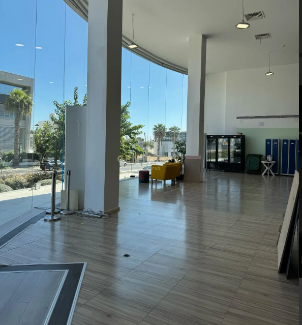 715m2 Bureau à Agios Athanasios, Limassol, Chypre No. 55335