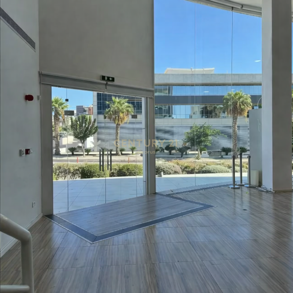 715m2 Bureau à Agios Athanasios, Limassol, Chypre No. 55335
