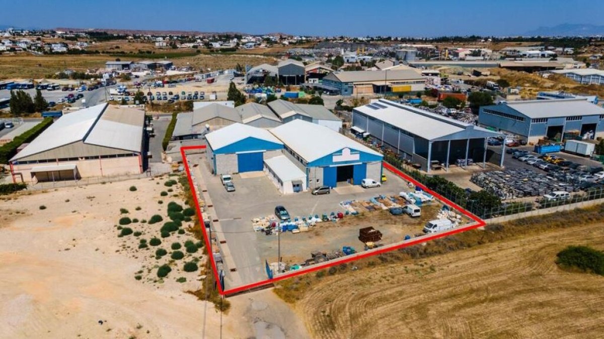 1075m2 Commercial property in Nicosia, Cyprus No. 37959