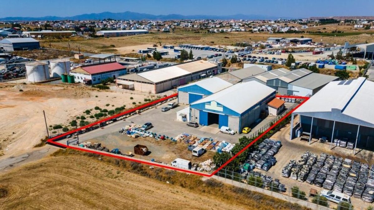 1075m2 Commercial property in Nicosia, Cyprus No. 37959