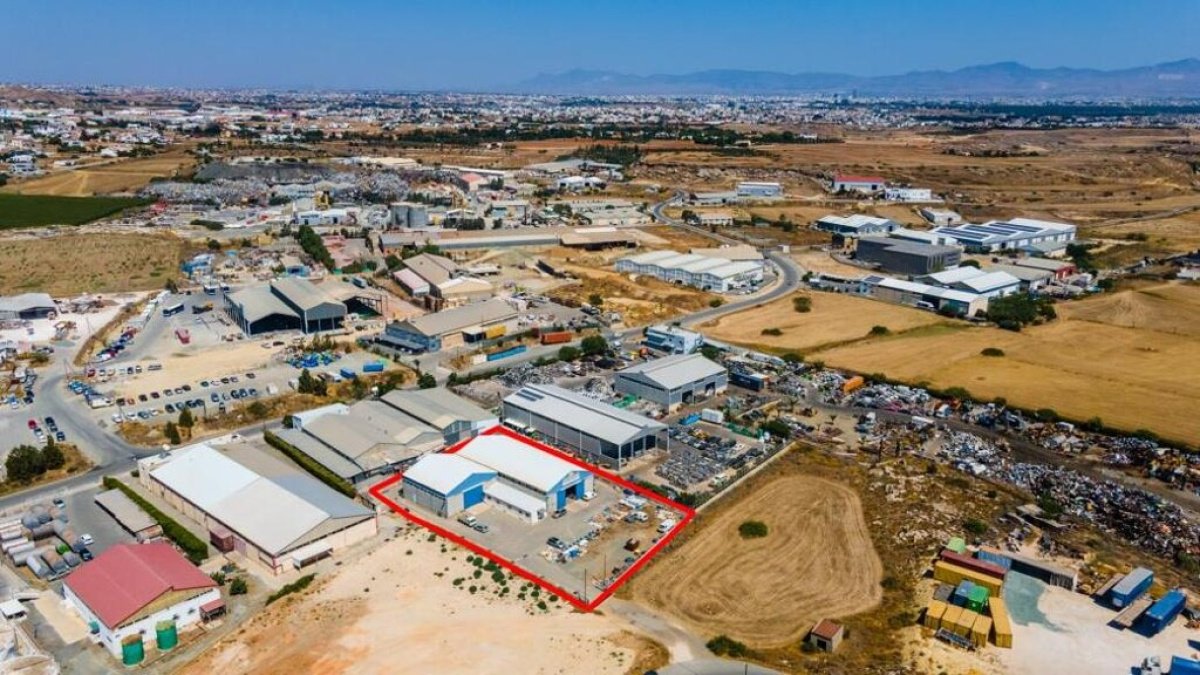 1075m2 Commercial property in Nicosia, Cyprus No. 37959