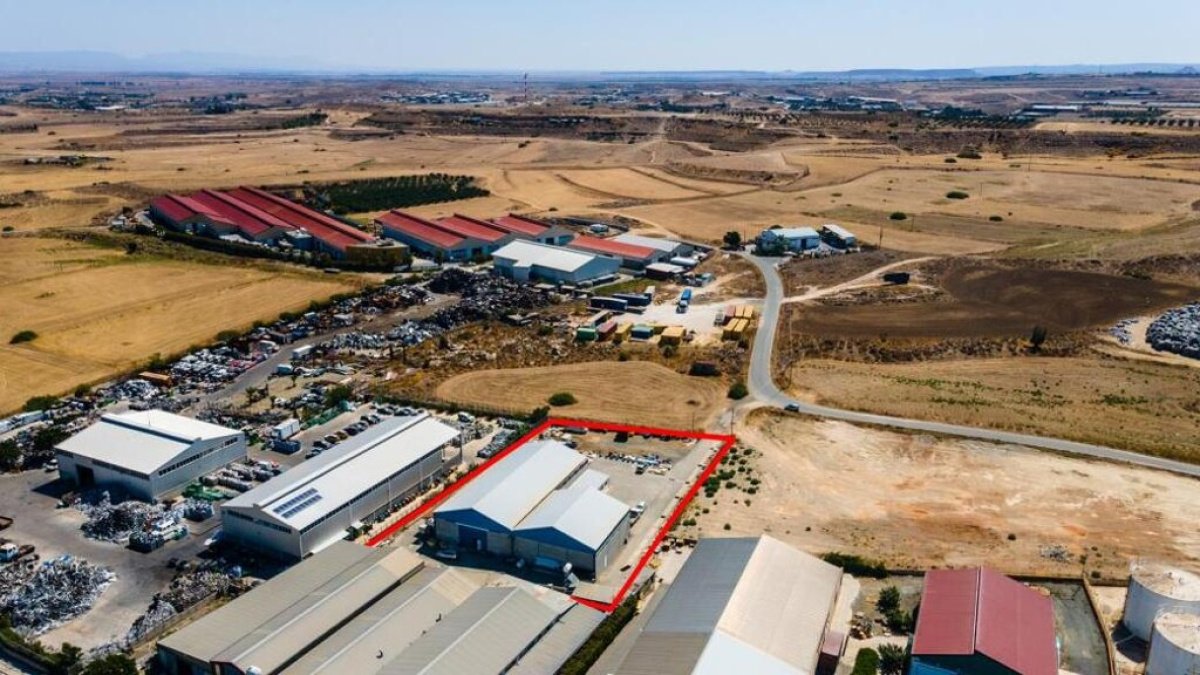 1075m2 Commercial property in Nicosia, Cyprus No. 37959