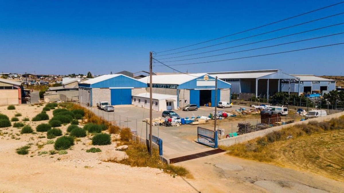 1075m2 Commercial property in Nicosia, Cyprus No. 37959