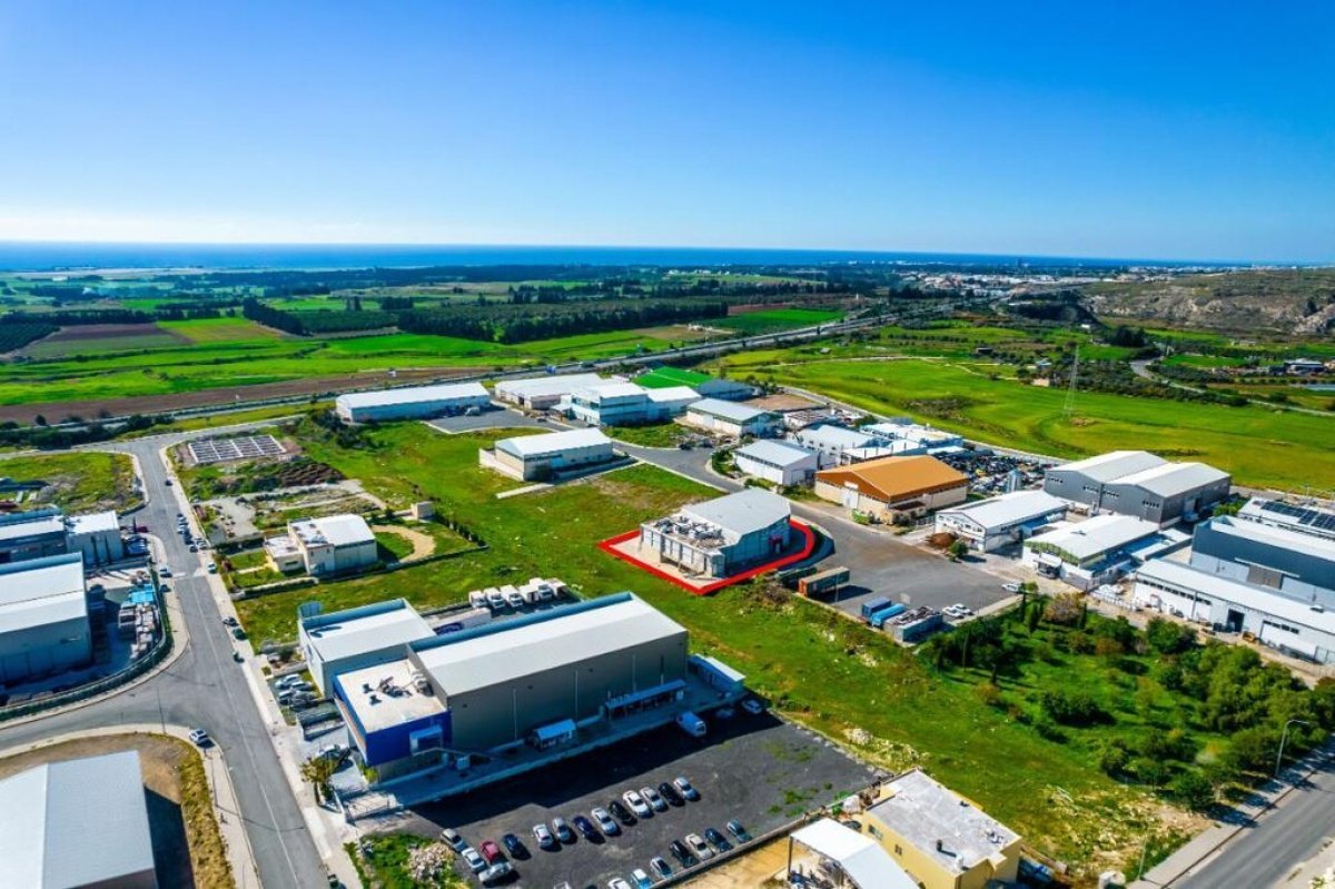 1210m2 Local comercial en Paphos, Chipre No. 37962