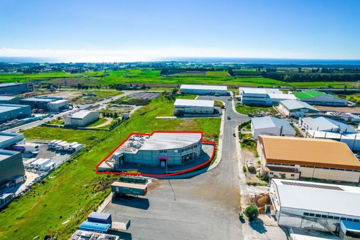 1210m2 Local comercial en Paphos, Chipre No. 37962