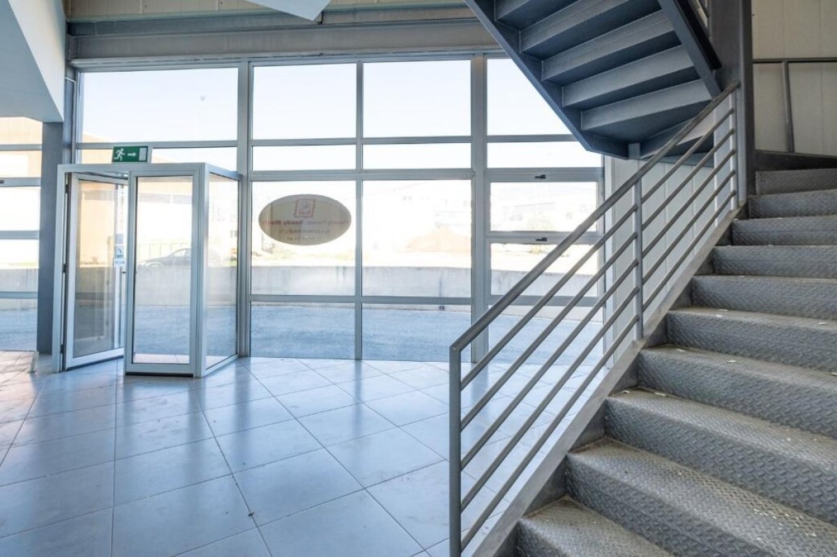 1210m2 Local comercial en Paphos, Chipre No. 37962