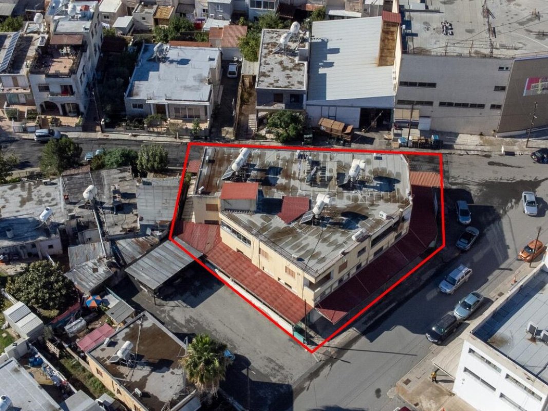736m2 Commercial property in Larnaca, Larnaka, Cyprus No. 37965