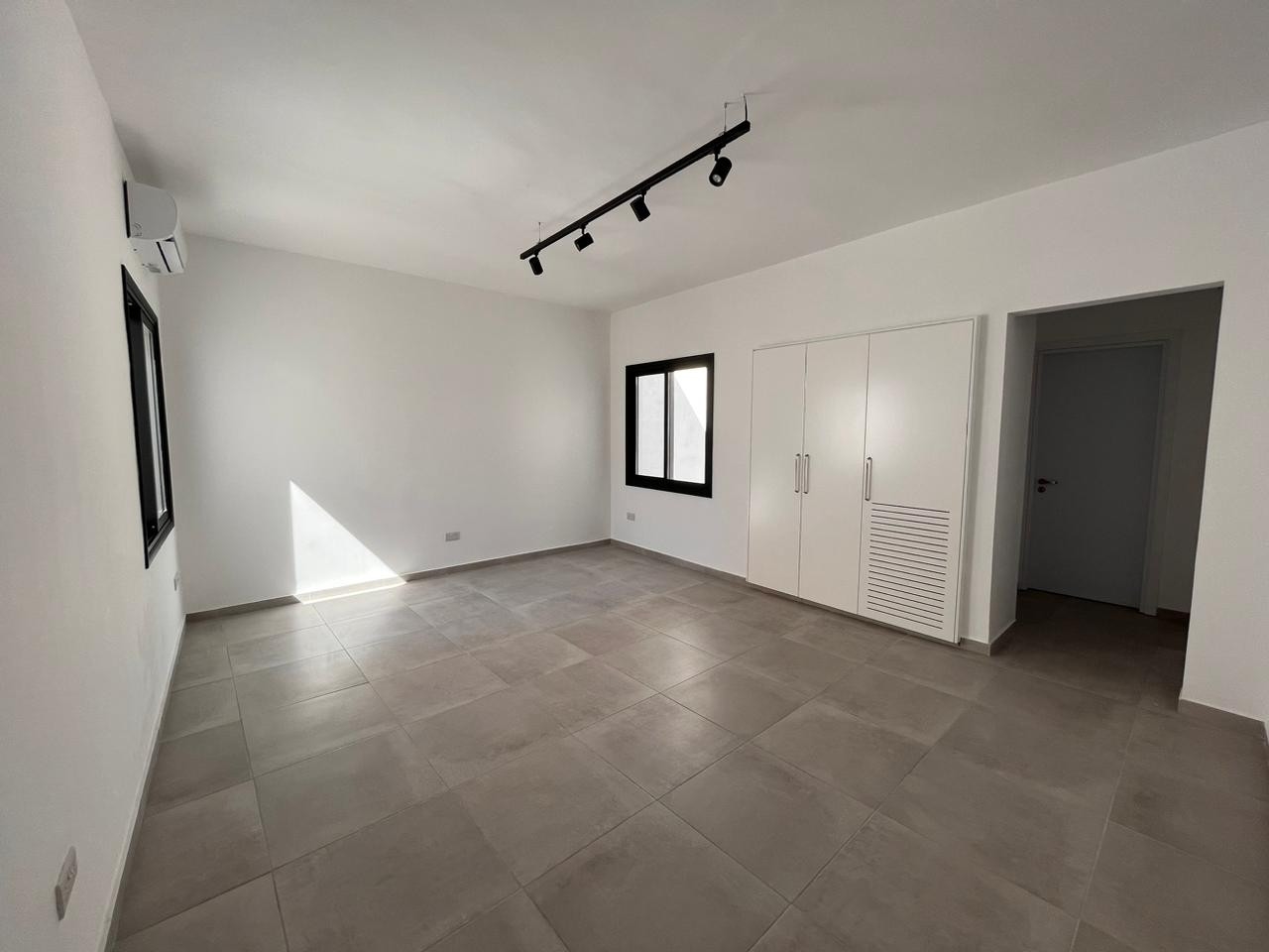 408m2 Bureau à Limassol, Chypre No. 54156