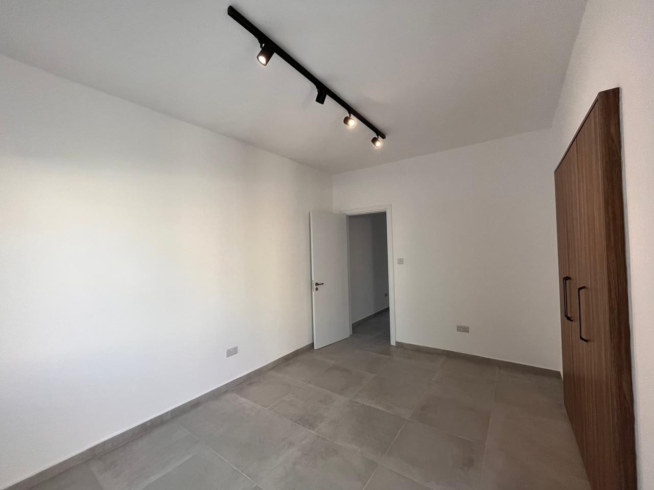 408m2 Bureau à Limassol, Chypre No. 54156