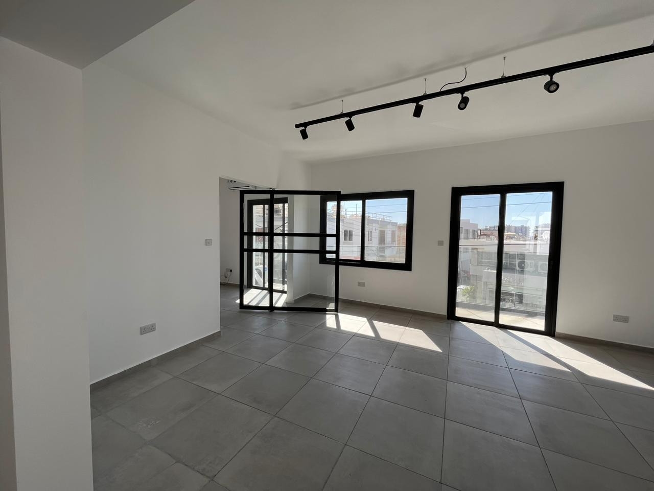 408m2 Bureau à Limassol, Chypre No. 54156