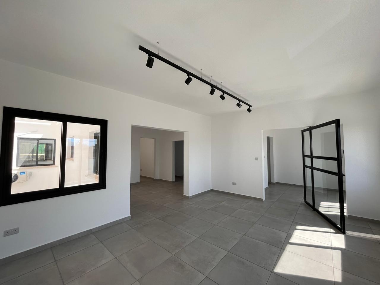 408m2 Bureau à Limassol, Chypre No. 54156