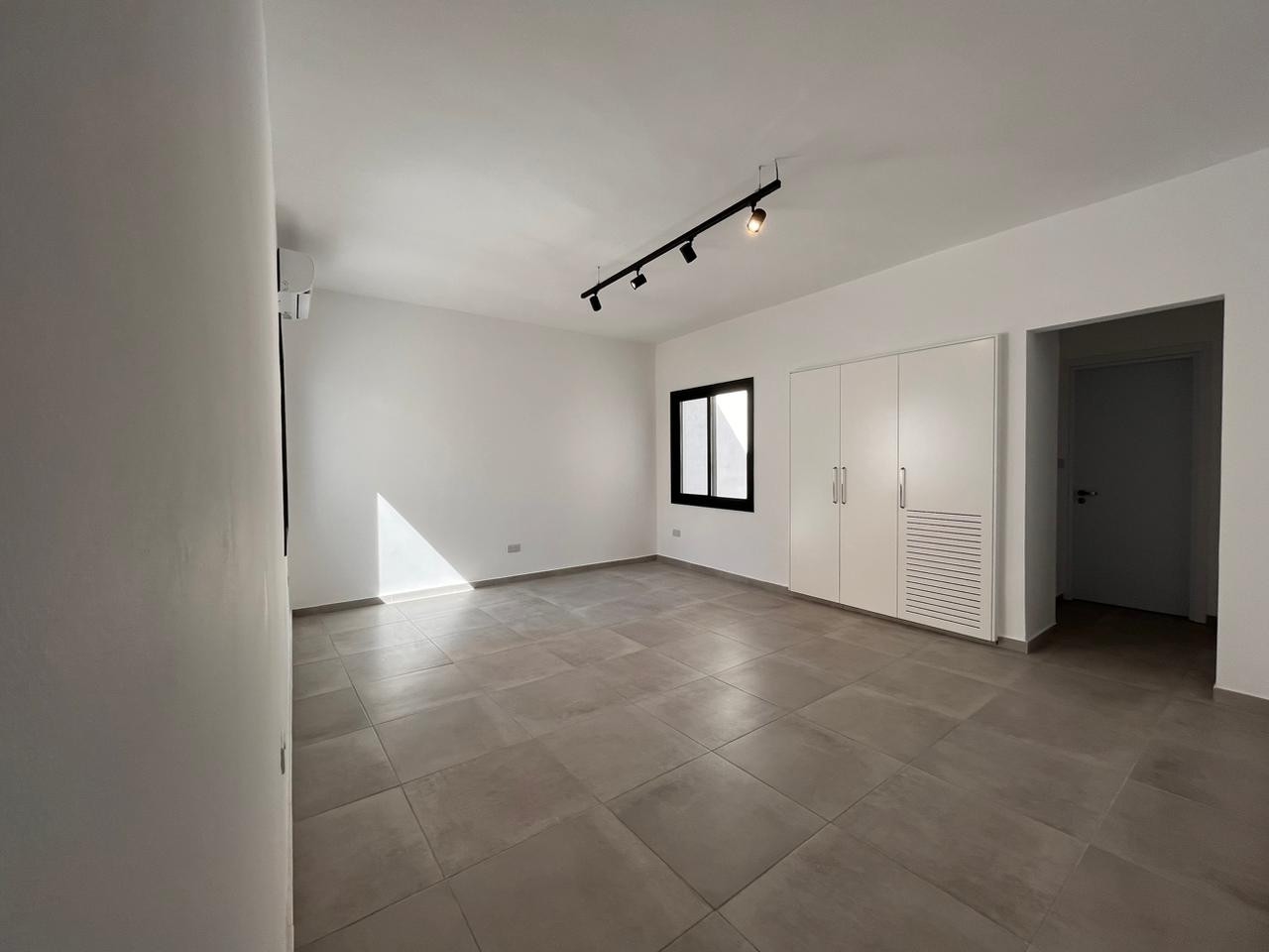 408m2 Bureau à Limassol, Chypre No. 54156