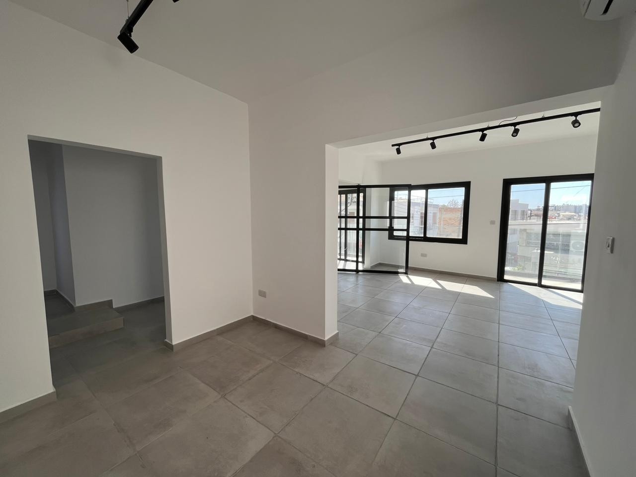 408m2 Bureau à Limassol, Chypre No. 54156