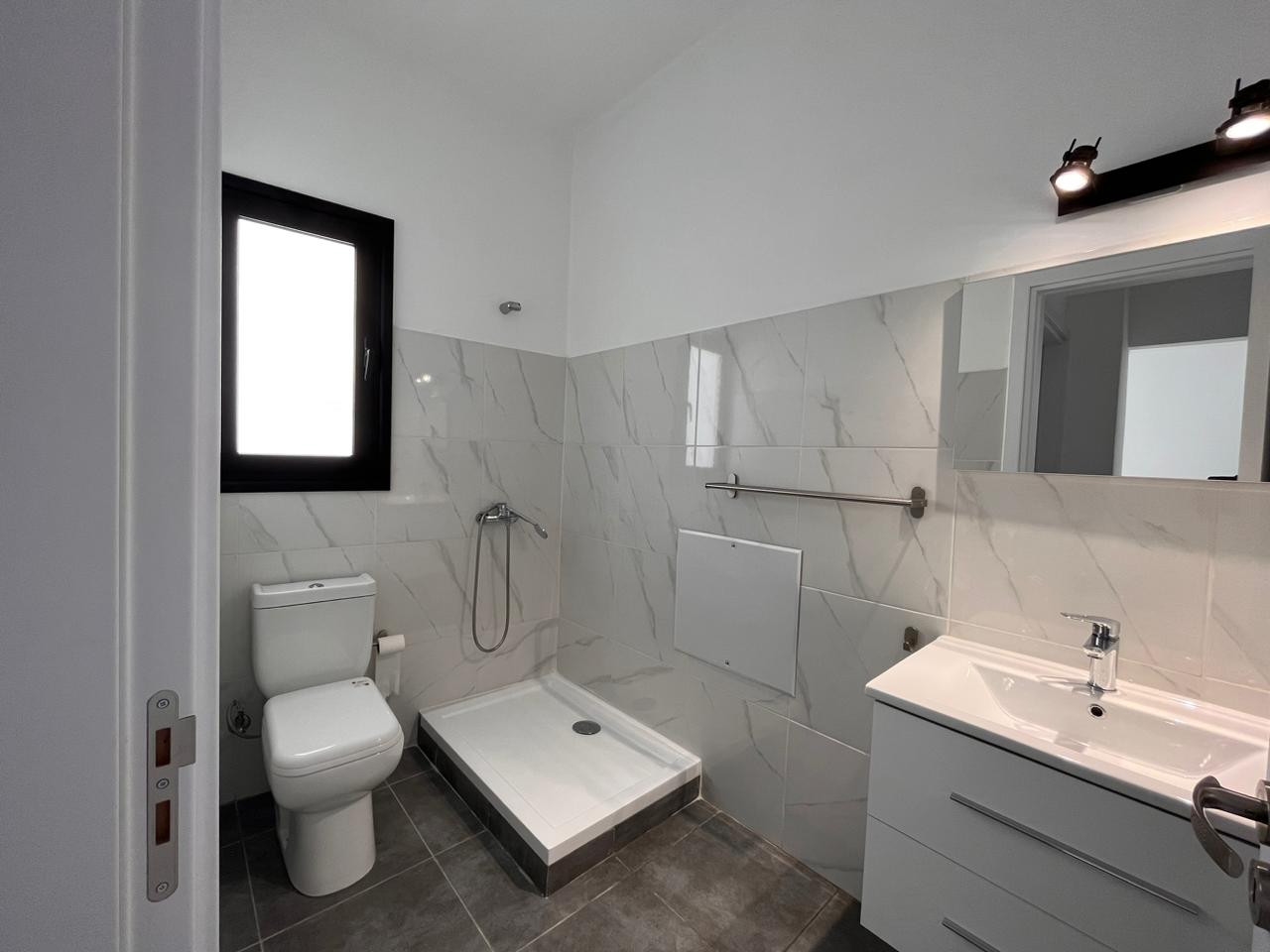 408m2 Bureau à Limassol, Chypre No. 54156