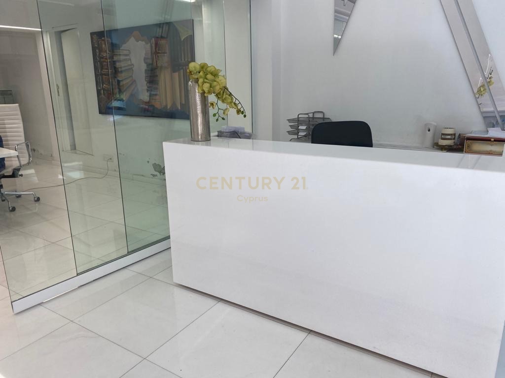 300m2 Local comercial en Limassol, Chipre No. 54157