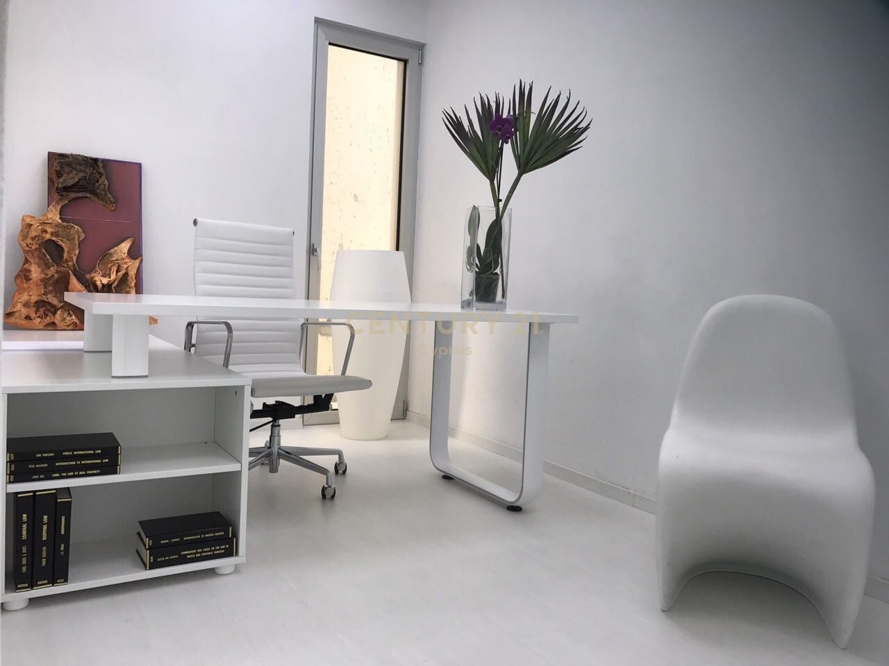 300m2 Local comercial en Limassol, Chipre No. 54157