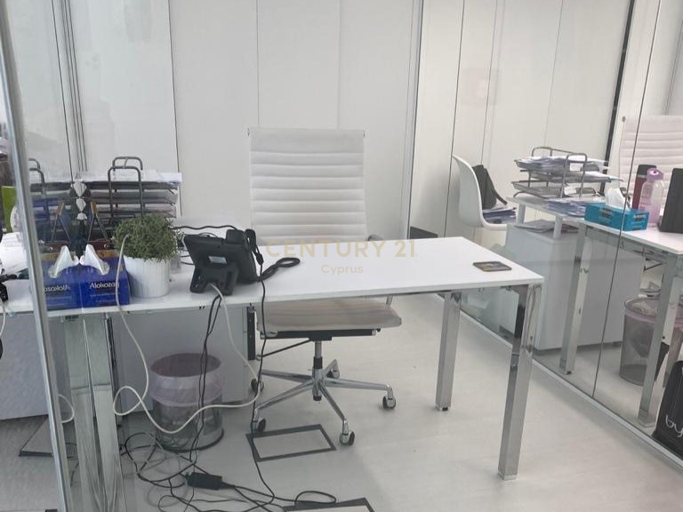 300m2 Local comercial en Limassol, Chipre No. 54157