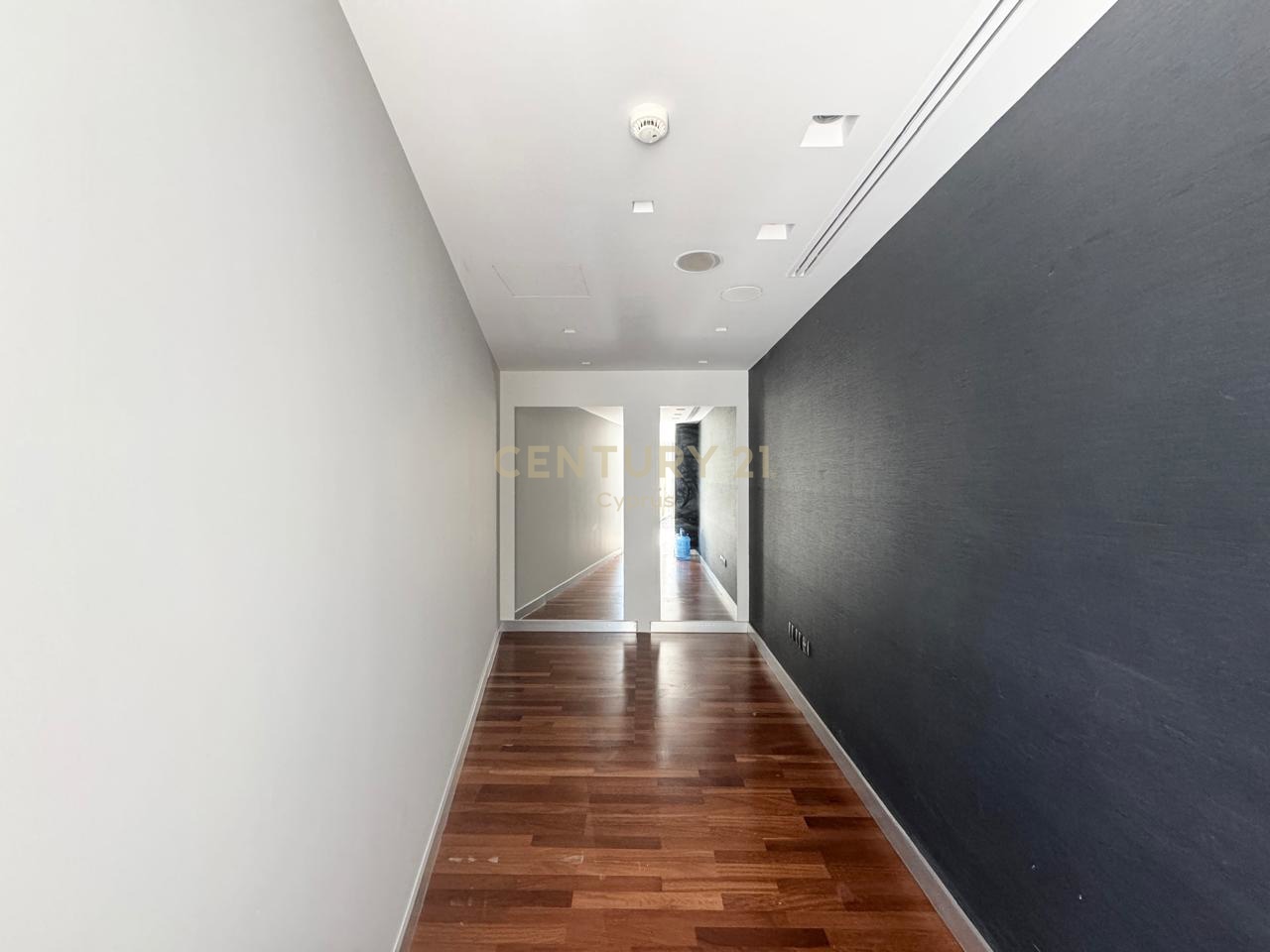 208m2 Oficina en Agios Tychonas, Limassol, Chipre No. 54034