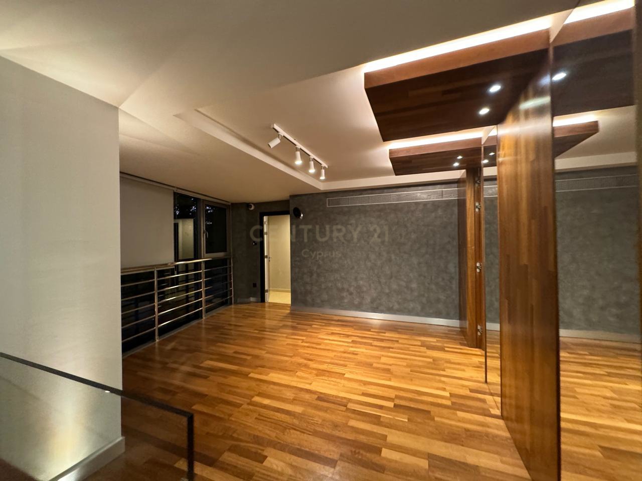 208m2 Oficina en Agios Tychonas, Limassol, Chipre No. 54034