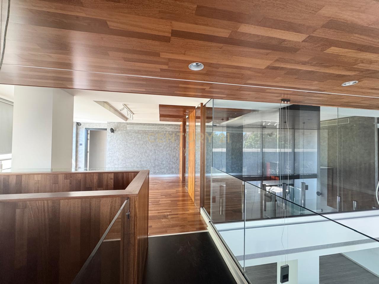 208m2 Oficina en Agios Tychonas, Limassol, Chipre No. 54034