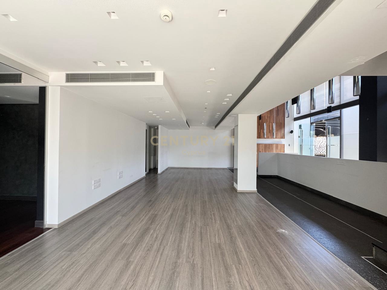208m2 Oficina en Agios Tychonas, Limassol, Chipre No. 54034