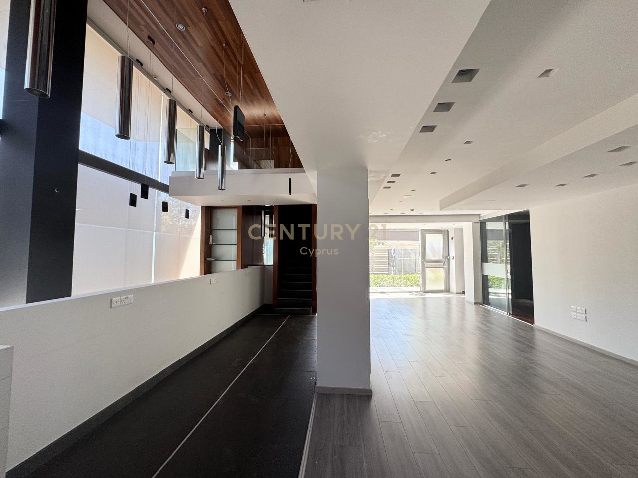208m2 Oficina en Agios Tychonas, Limassol, Chipre No. 54034