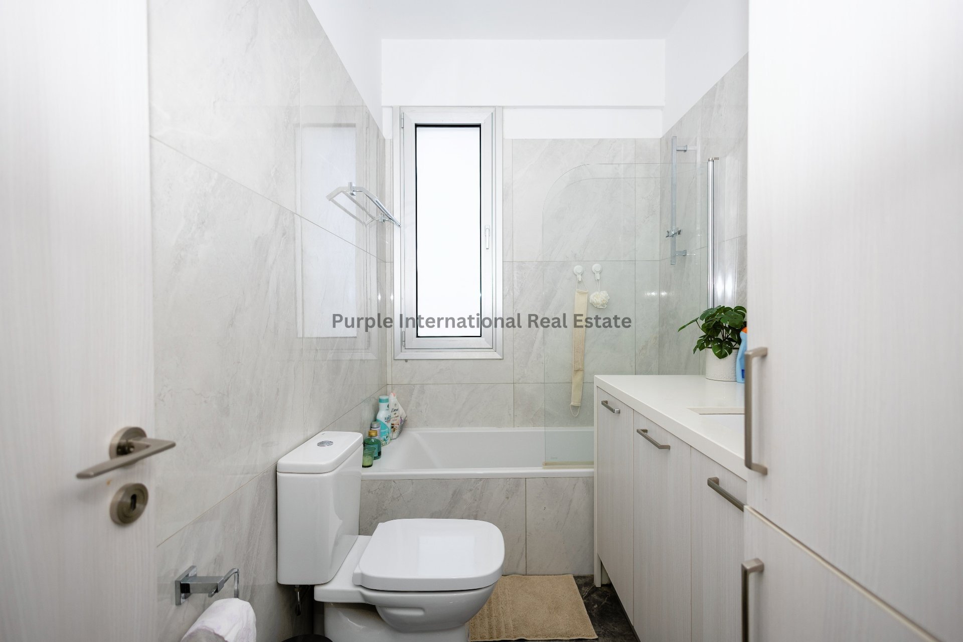 3 bedrooms Apartment in Larnaca, Larnaka, Cyprus No. 35120