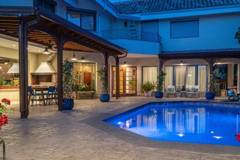 4 bedrooms Villa in Limassol, Cyprus No. 47760