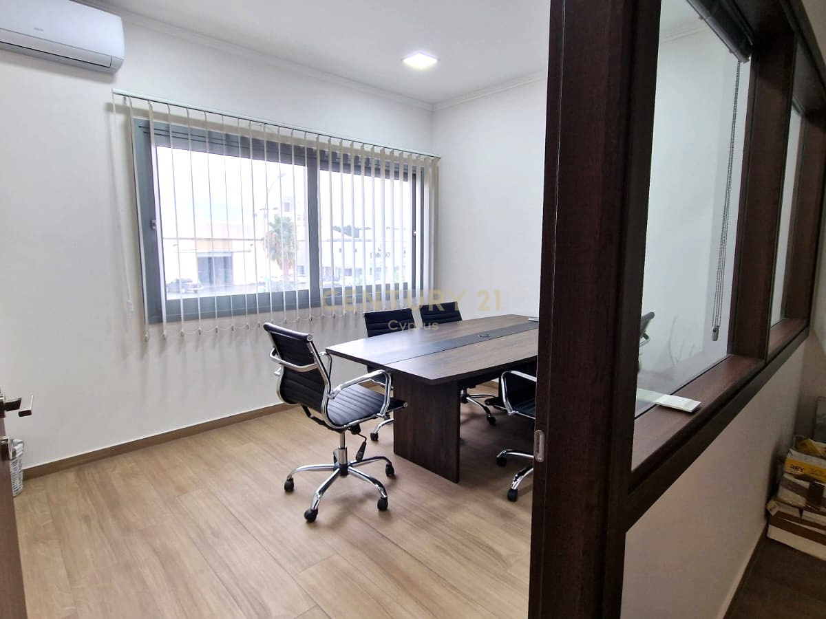 180m2 Bureau à Limassol, Chypre No. 55917
