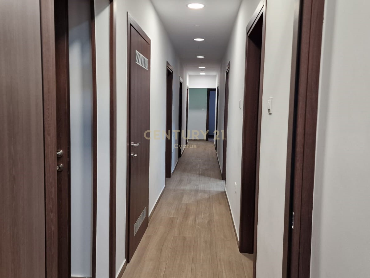 180m2 Bureau à Limassol, Chypre No. 55917