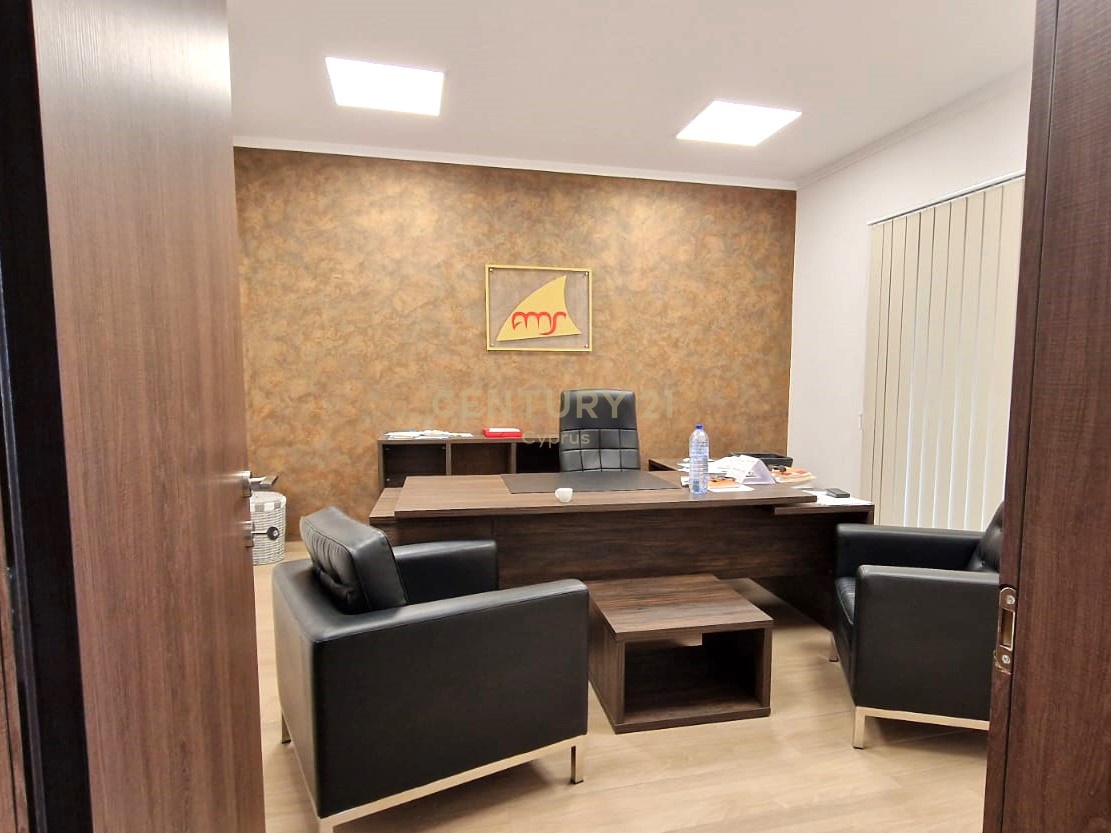 180m2 Bureau à Limassol, Chypre No. 55917