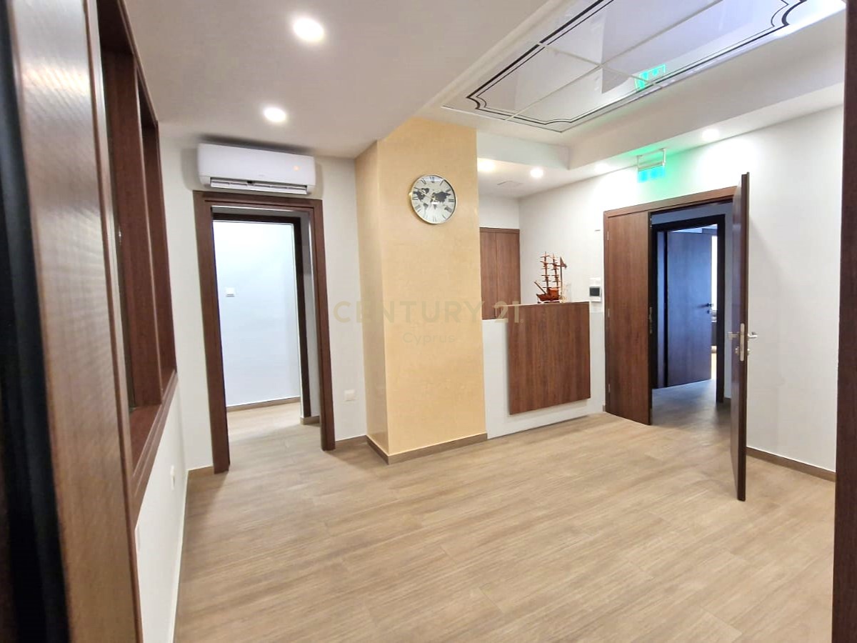180m2 Bureau à Limassol, Chypre No. 55917