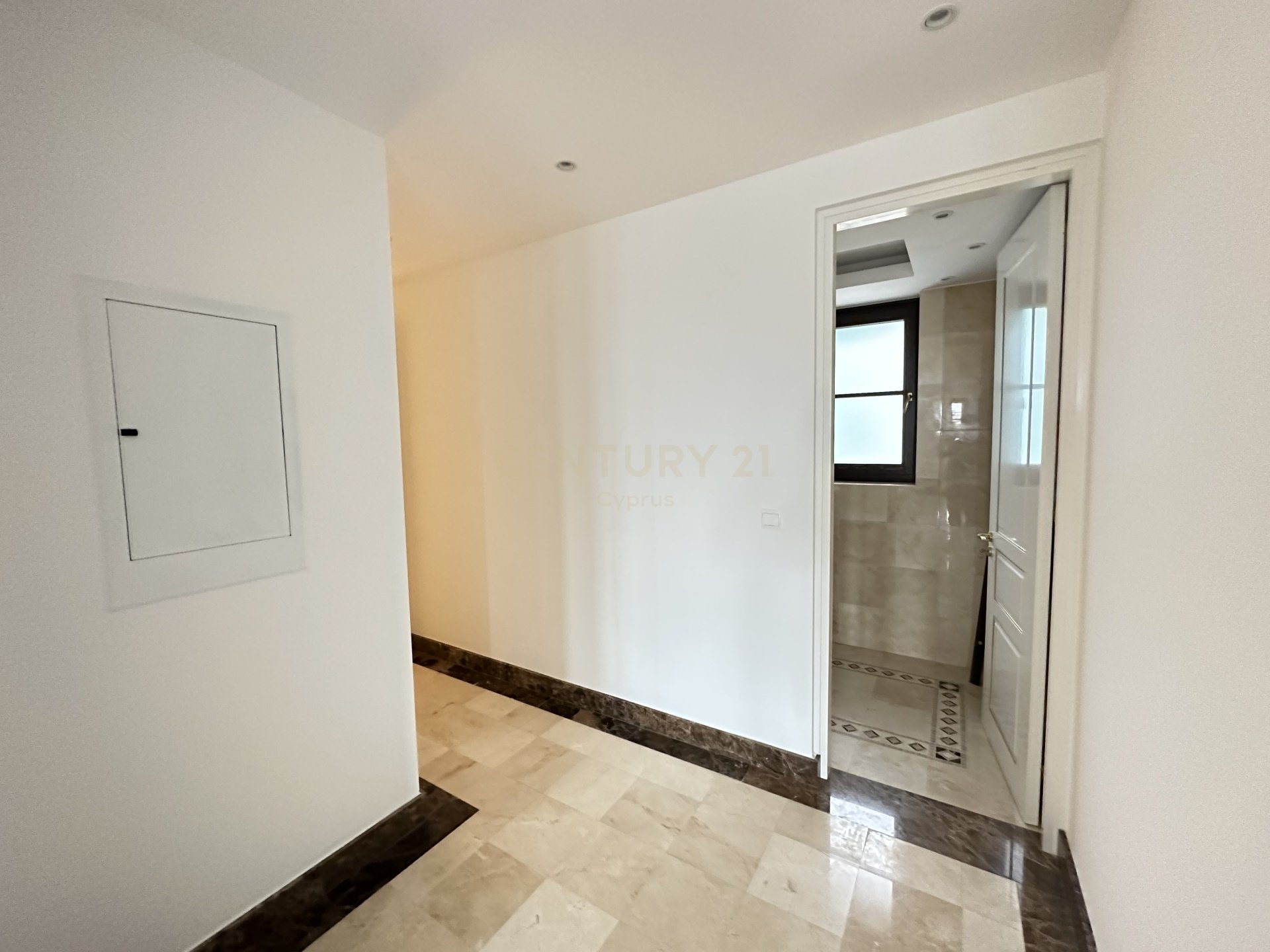 3 bedrooms Apartment in Germasogeia, Limassol, Cyprus No. 24717