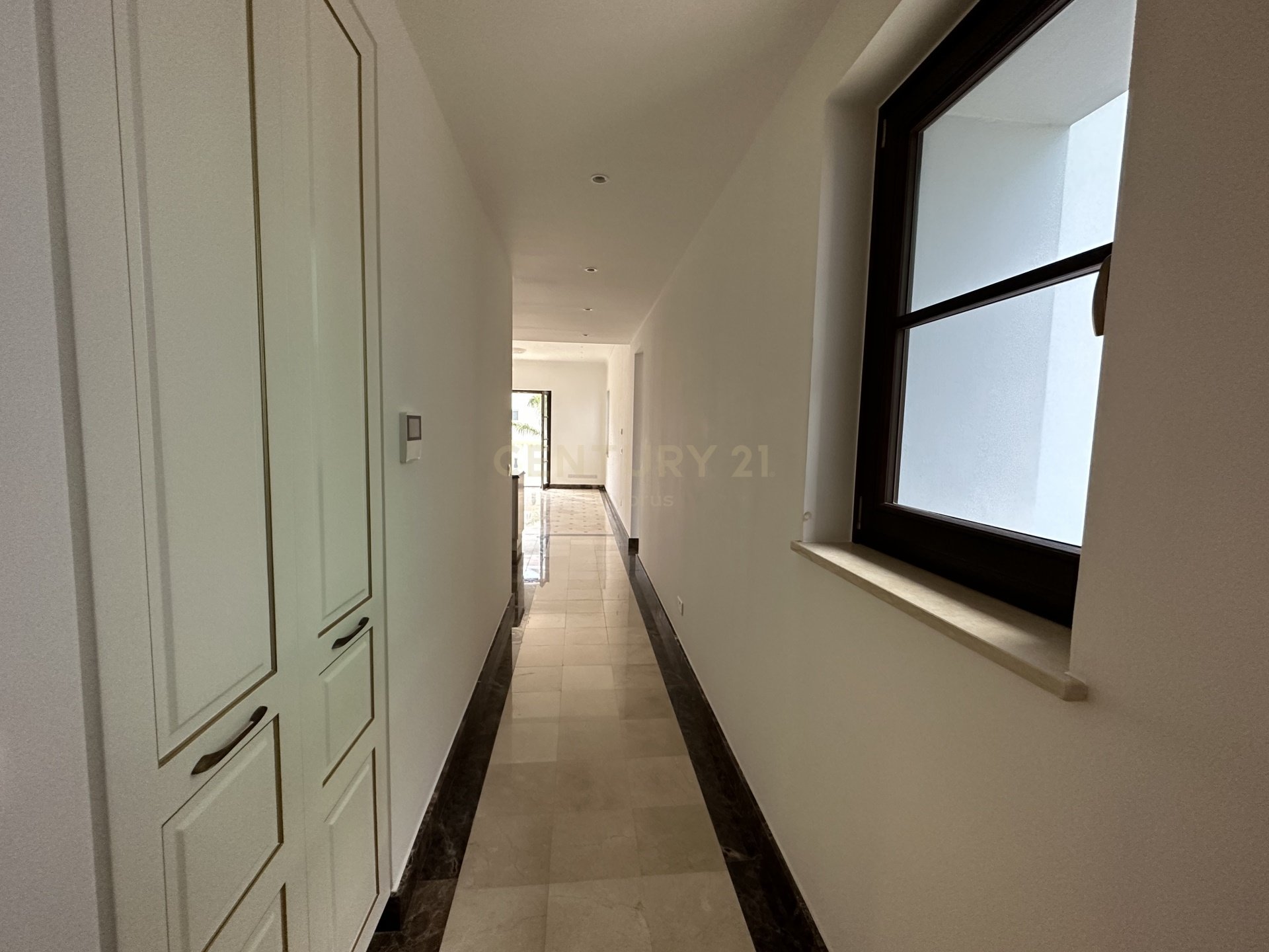 3 bedrooms Apartment in Germasogeia, Limassol, Cyprus No. 24717