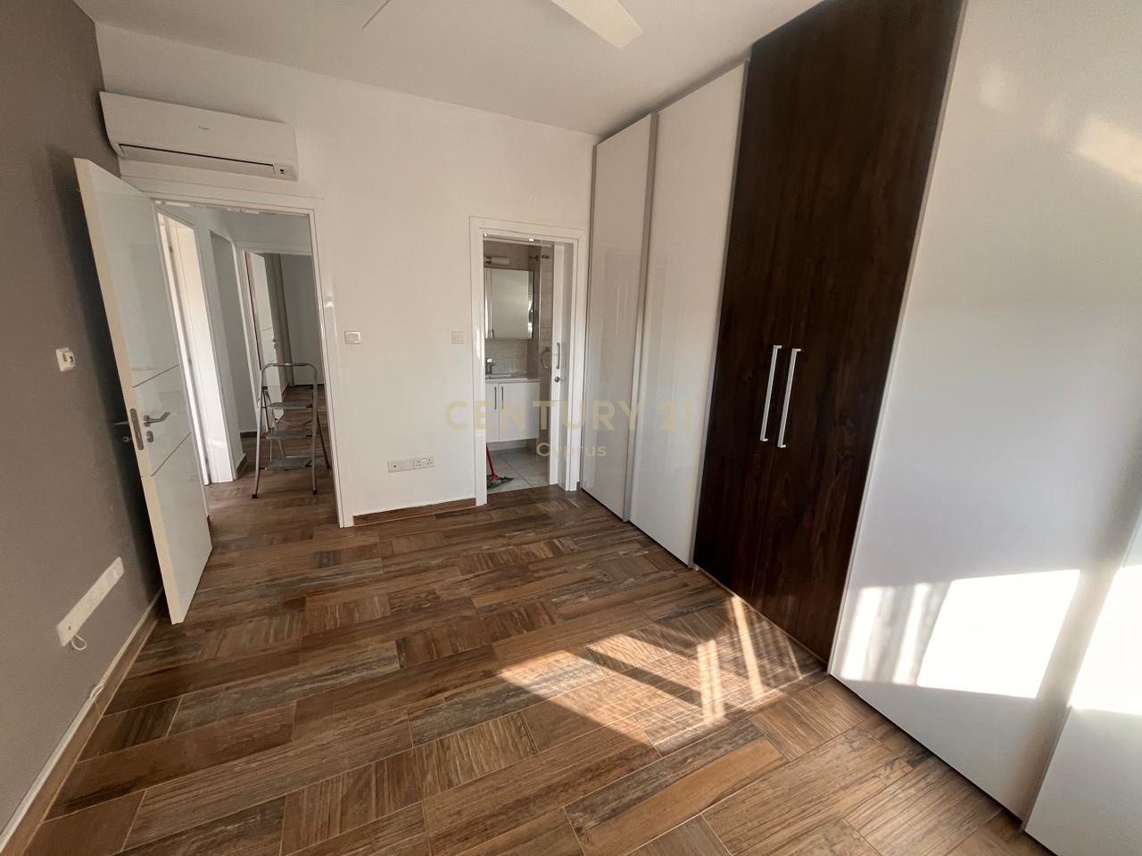 3 bedrooms Apartment in Germasogeia, Limassol, Cyprus No. 53513