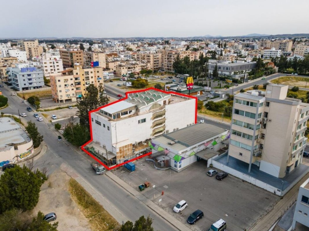 2028m2 Local comercial en Nicosia, Chipre No. 37926