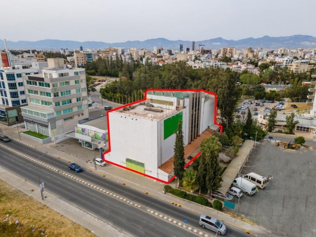 2028m2 Local comercial en Nicosia, Chipre No. 37926