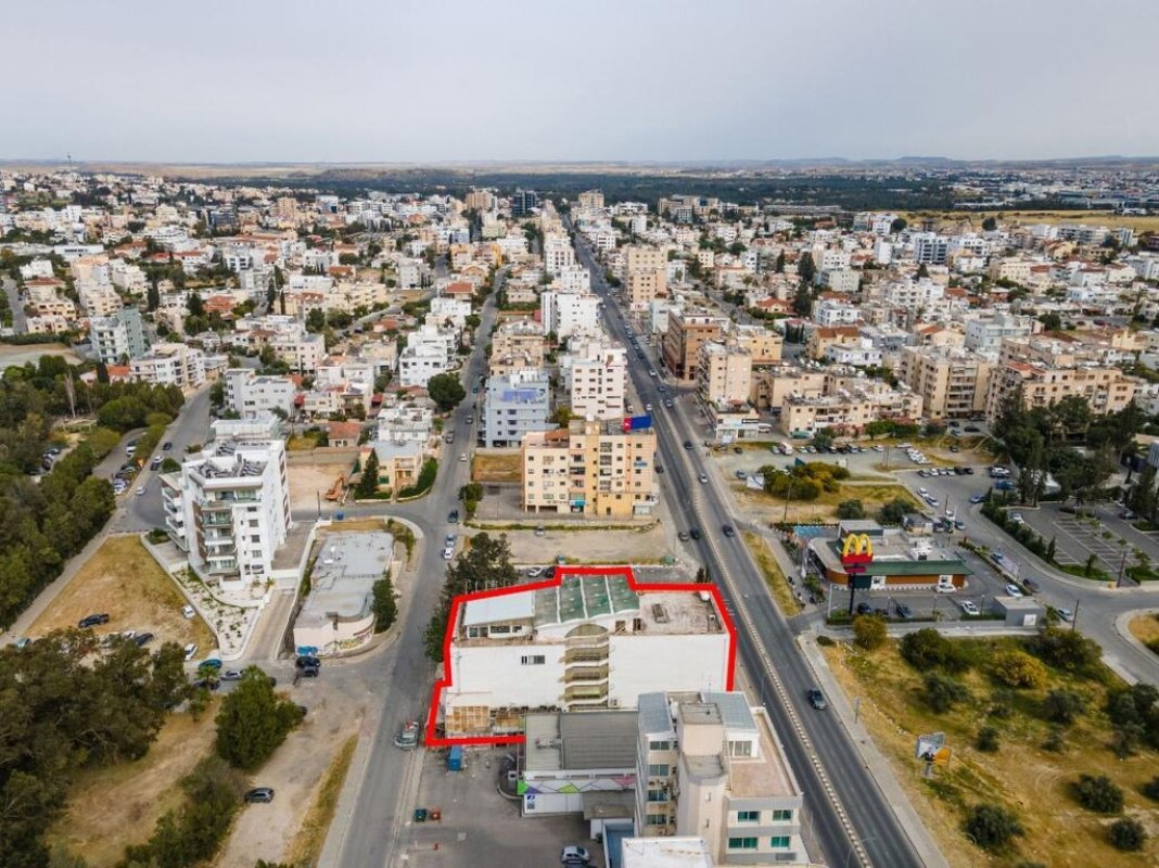 2028m2 Local comercial en Nicosia, Chipre No. 37926