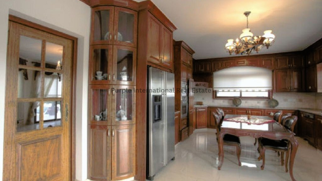 6 bedrooms Villa in Limassol, Cyprus No. 9359
