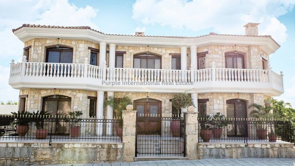 6 bedrooms Villa in Limassol, Cyprus No. 9359
