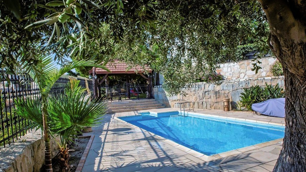 6 bedrooms Villa in Limassol, Cyprus No. 9359